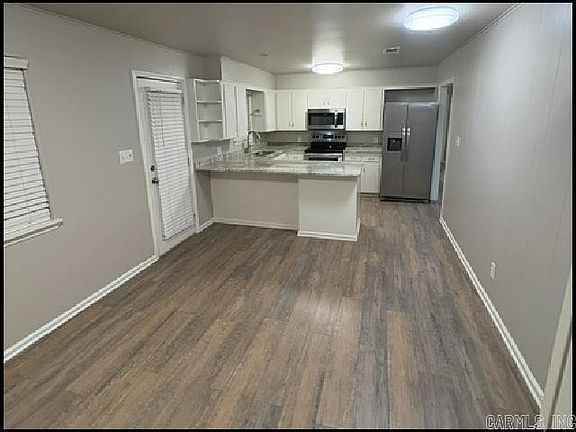 4th image of 31 Crain Dr