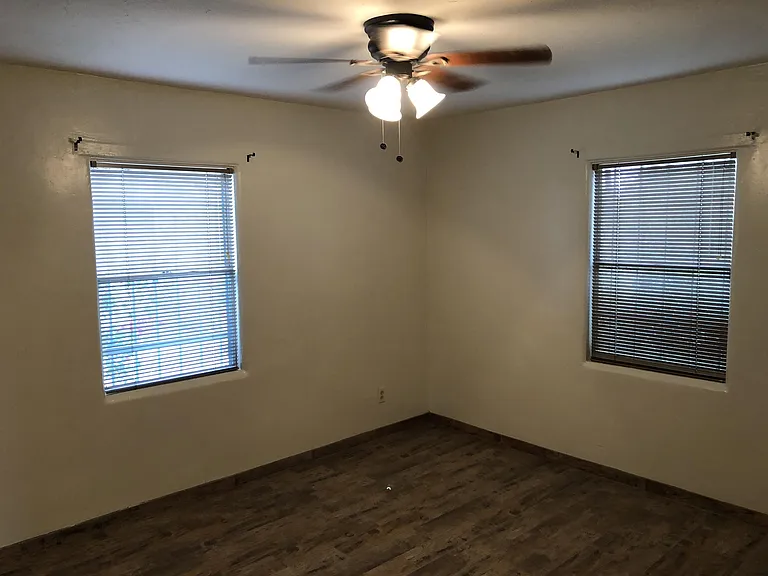 1419 E Hedrick Dr — Photo 7