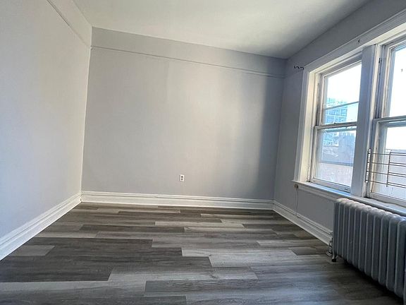 5th image of 319 Summit Ave APT 16