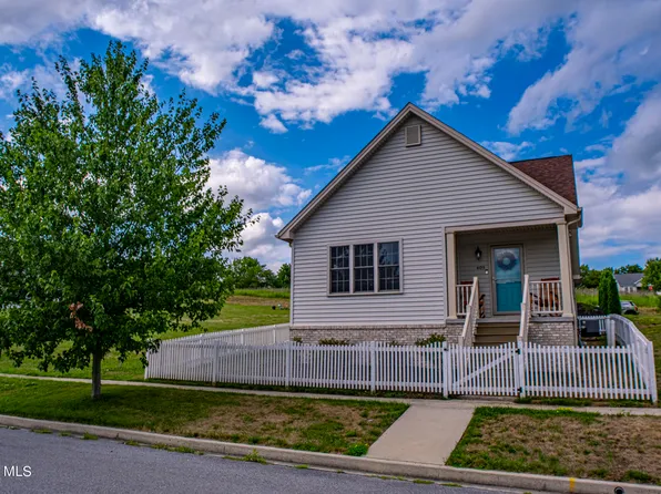 409 Holliday Hills Dr, Hollidaysburg, PA 16648