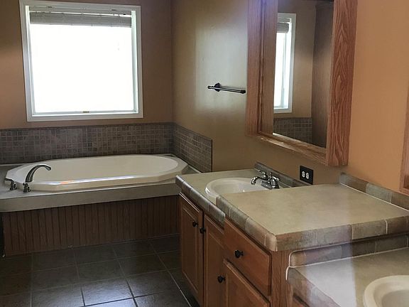 3rd image of 125 Geralyn Dr