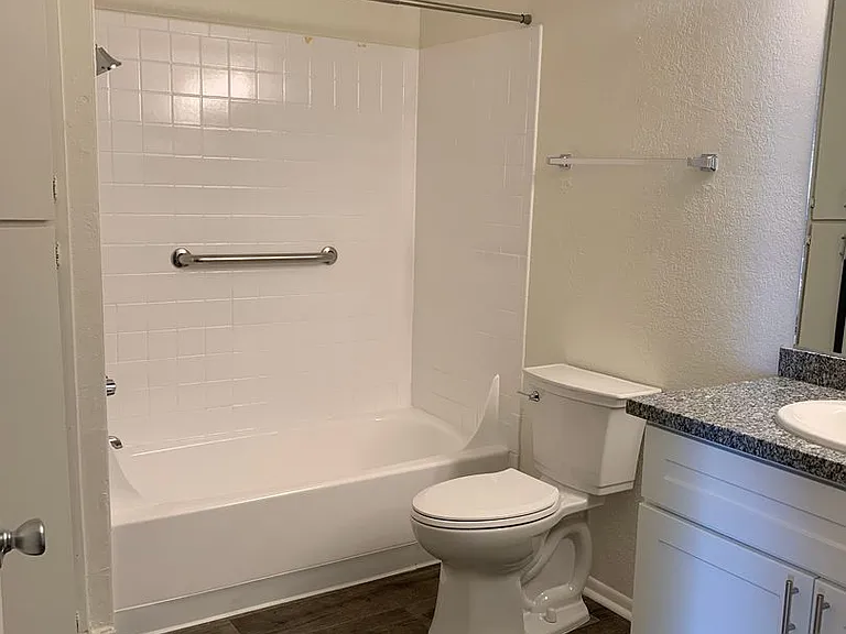Taylor Heights Apartments — Photo 8