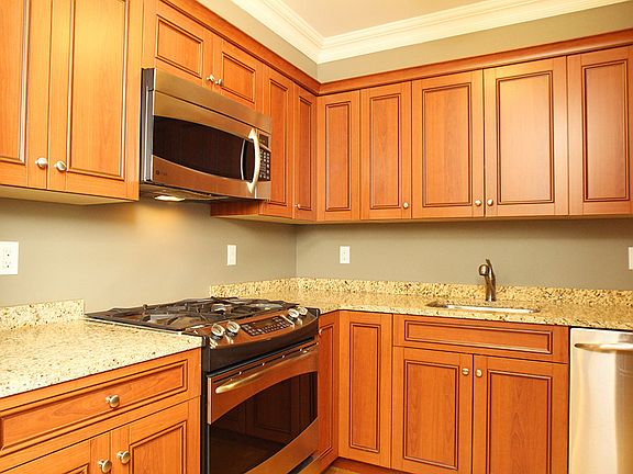 3rd image of 109 Forest St APT 7