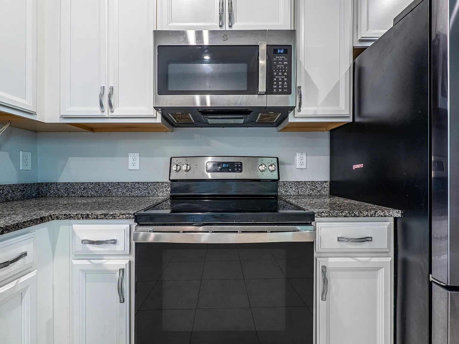 3 bed, 1444 sqft, $2,200 — Photo 4