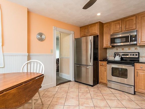 5th image of 10 Kenwood Ave