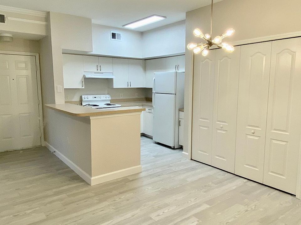 Open floor plan, porcelain tile throughout.