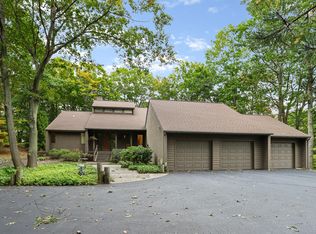 2303 Sunset Bluff Dr, Holland, MI 49424
