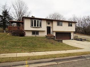 3650 Aerostar Dr, Dubuque, IA 52001