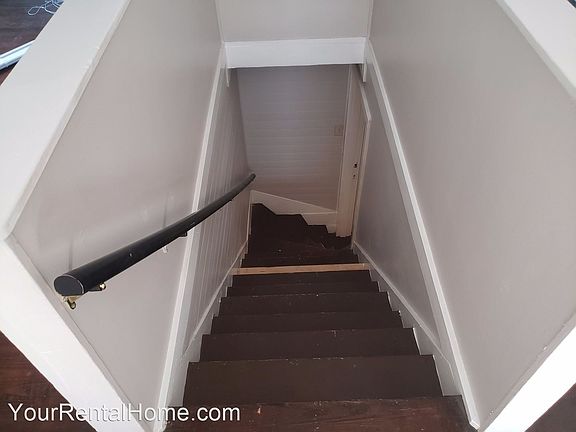 5th image of 815 Burkett St