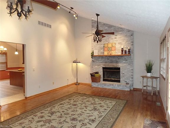3rd image of 139 Ashmore Cir