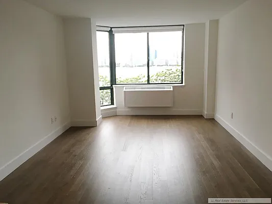 Rented by LL Real Estate Services | media 5