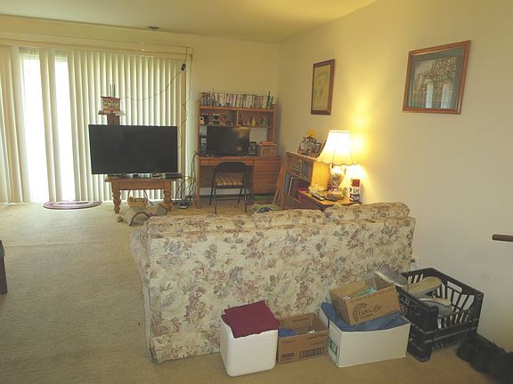 5th image of 810 Waterview Cir APT 1