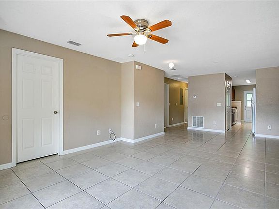 3rd image of 823 Douglass Ave