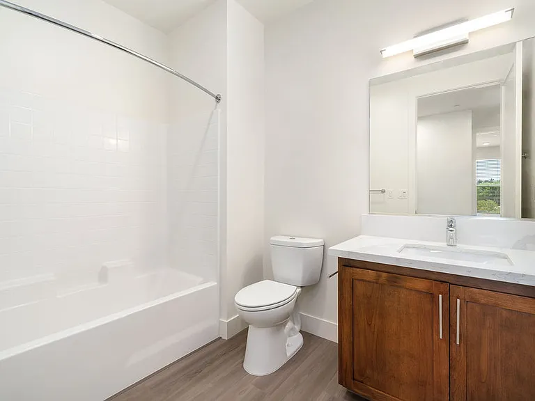 5802 Traffic Way — Photo 4