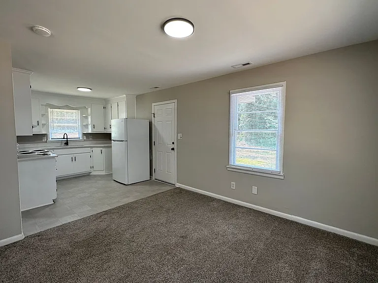 296 Decatur Dr — Photo 7