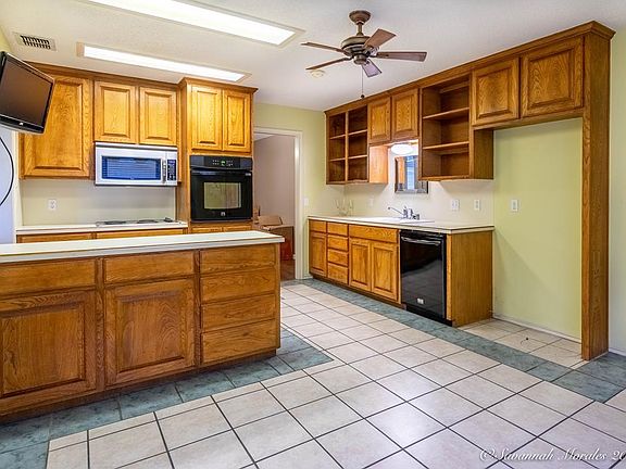 3rd image of 2600 Idlewilde Dr