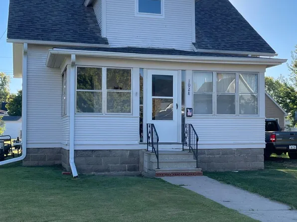 1028 Elm St, Grinnell, IA 50112