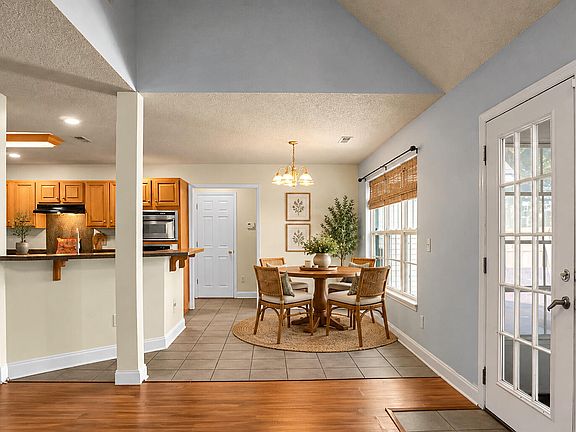 3rd image of 3384 Pinewood Dr
