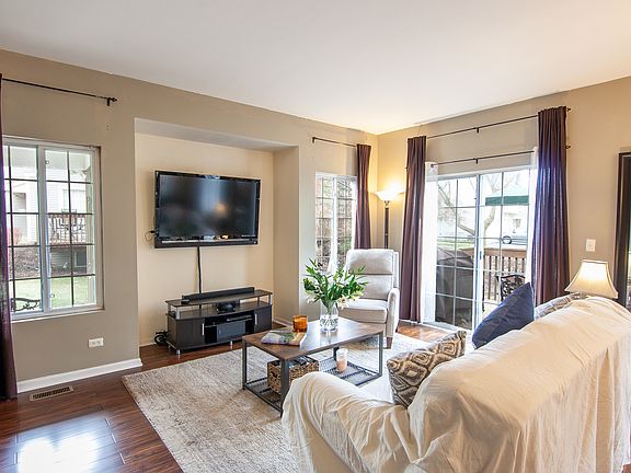 4th image of 309 Windsor Ct Unit B