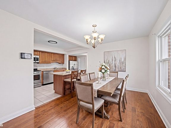4th image of 96 Nassau St