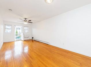 25-40 14th St #3A, Astoria, NY 11102