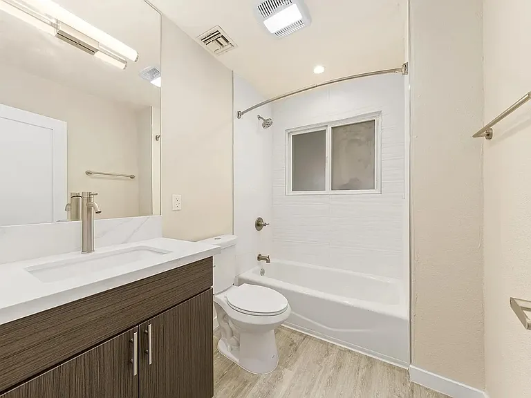 9588 W Olympic Blvd #5 — Photo 12
