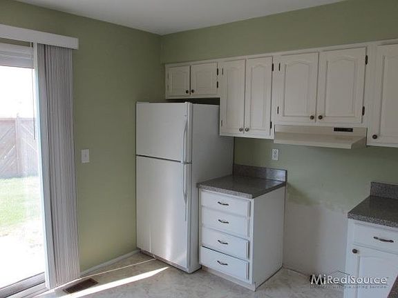 4th image of 29222 Brittany Dr