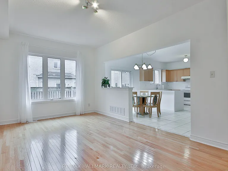 15 Briarglen Rd — Photo 12