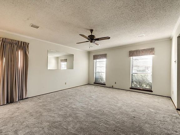 4th image of 634 S Holiday Dr