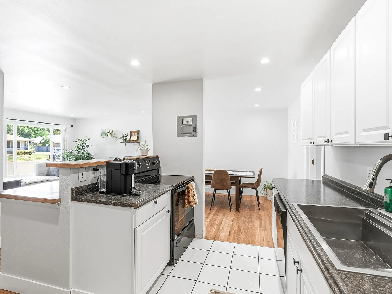 3 bed, 1248 sqft, $2,950 — Photo 4
