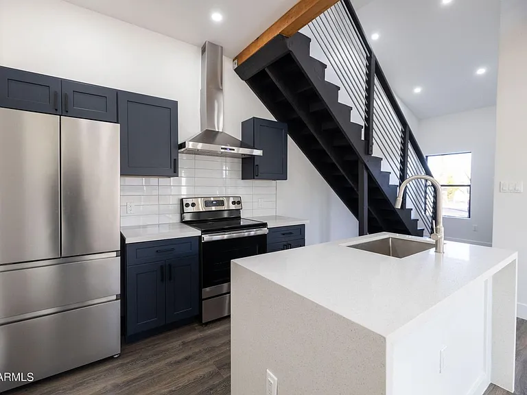 326 N 17th Dr — Photo 18