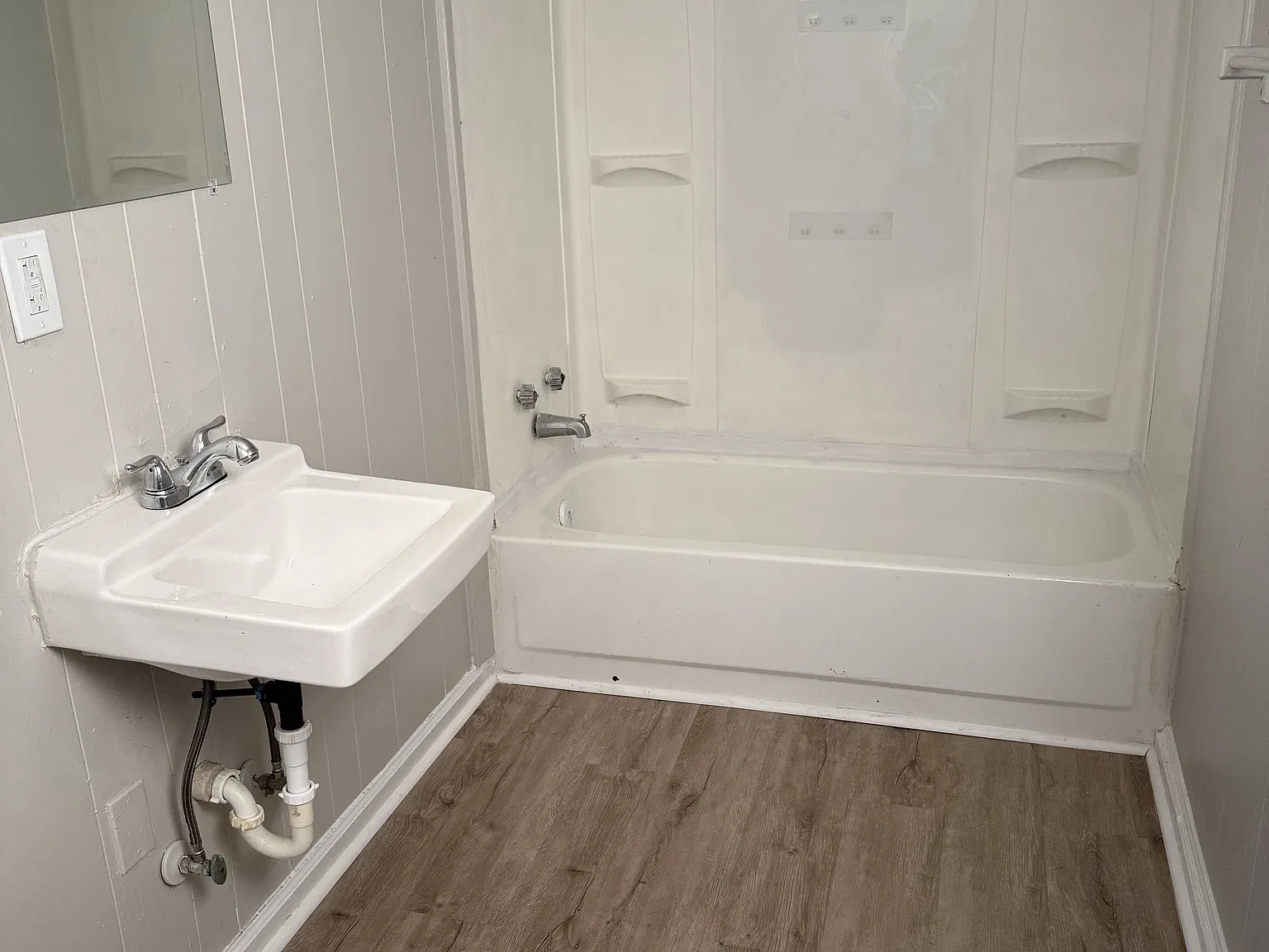 105 Brown Street - 1 — Photo 3