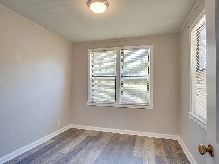 1016 W Maxwell St — Photo 4