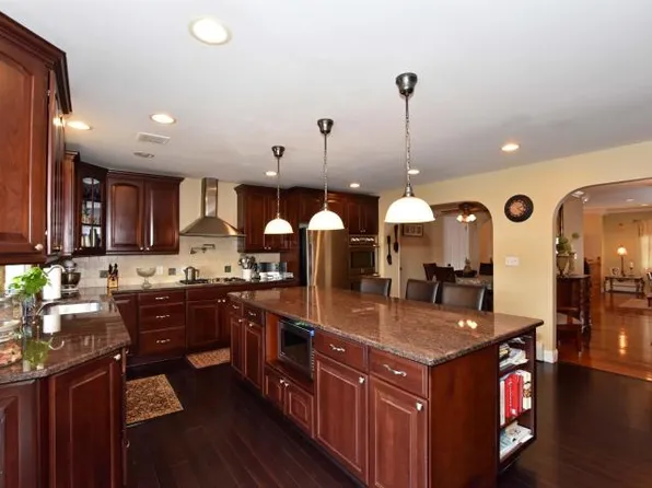 6 Briarheath Ave, Manalapan, NJ 07726