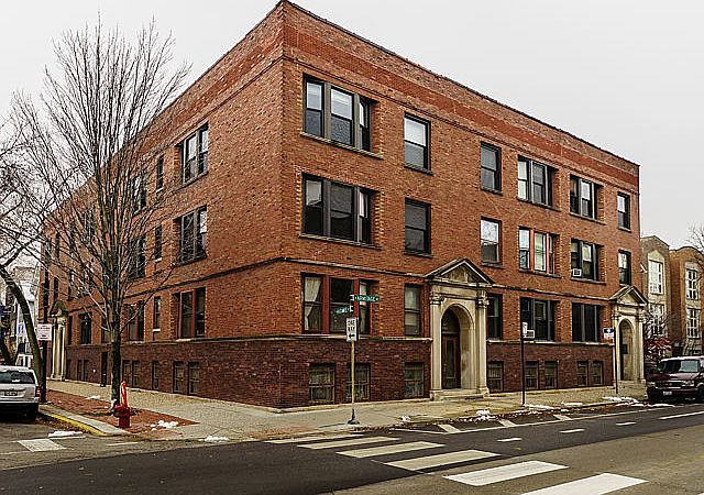 1st image of 637 W Armitage Ave #1