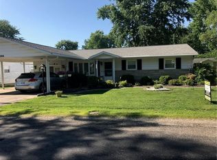 206 E Ridgeway St, Olney, IL 62450