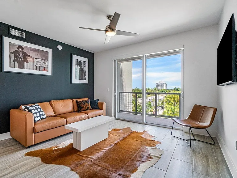 236 SE 5th Ave #303 — Photo 8