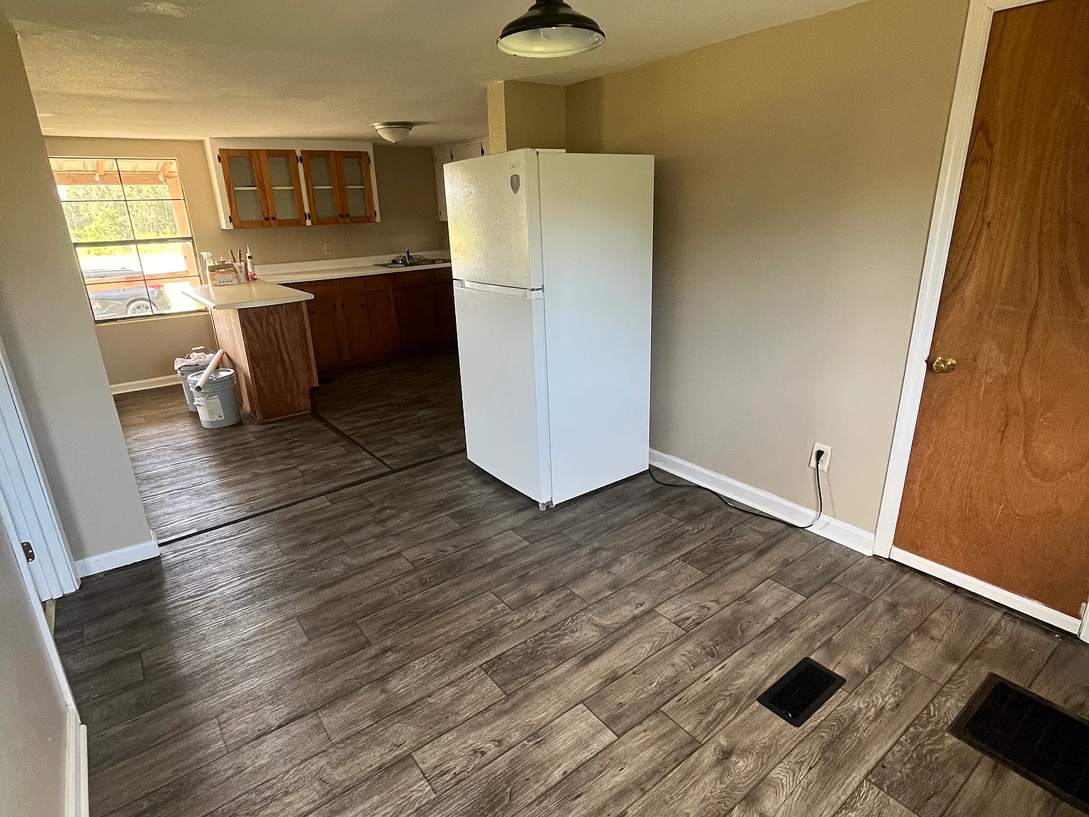 3 bed, 1.5 bath, 1100 sqft, $1,200 — Photo 4