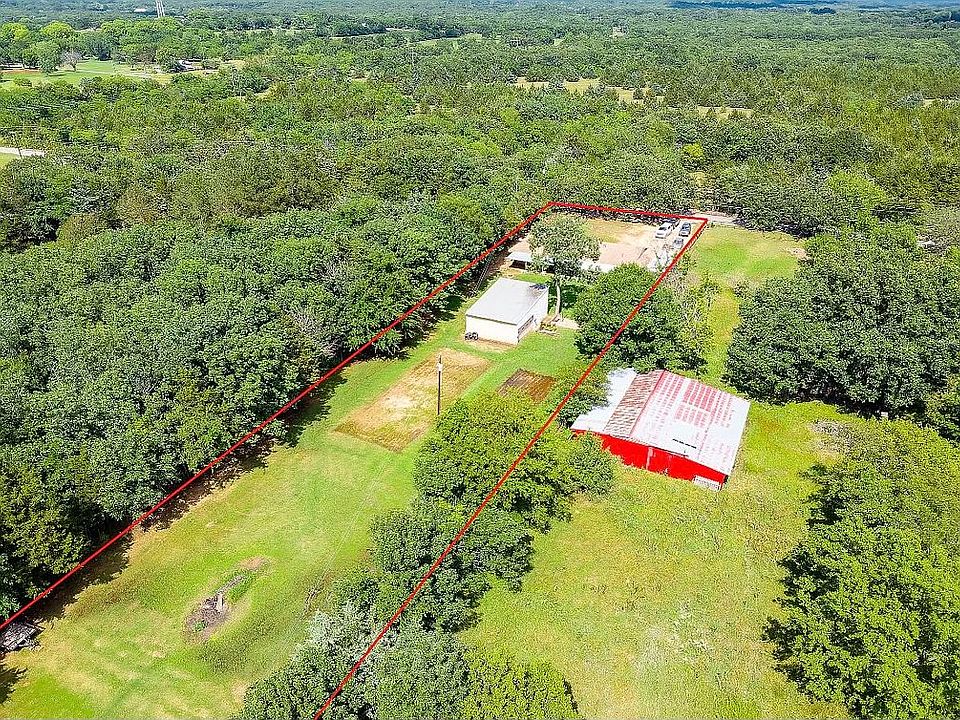 2nd image of 1029 Desvoignes Rd