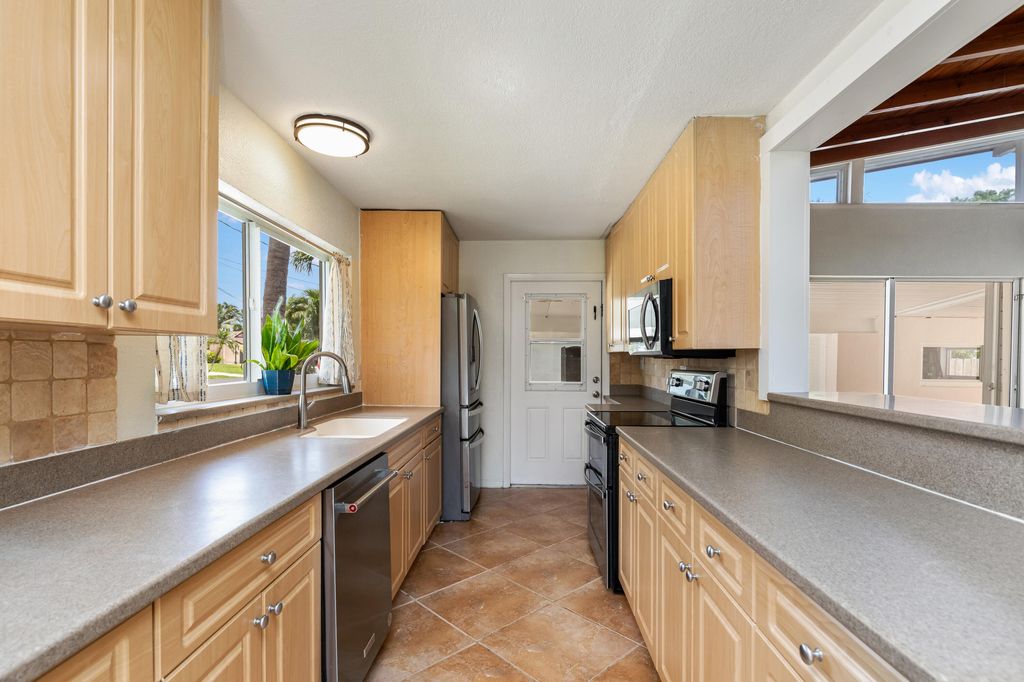 2870 NE 18TH Street, photo 6