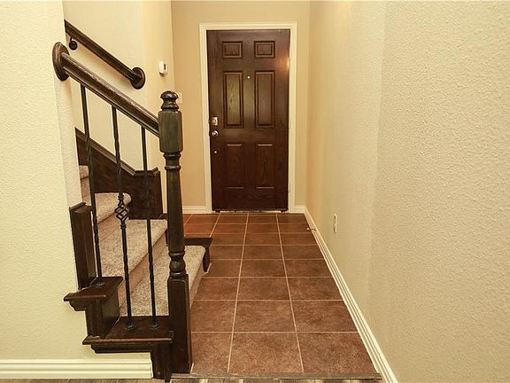 3rd image of 261 Barrington Ln