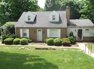 1025 Delfield Dr, Bethel Park, PA 15102