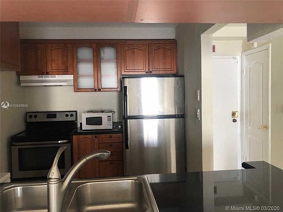 4th image of 677 NE 24th St APT 606