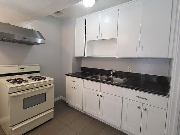 3rd image of 137 N Pleasant Ave #137