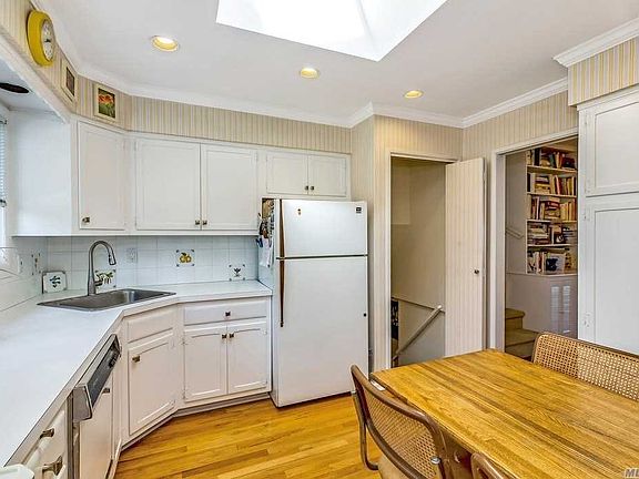 3rd image of 24 Duncan Ln