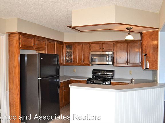 5th image of 906 Brittany Dr