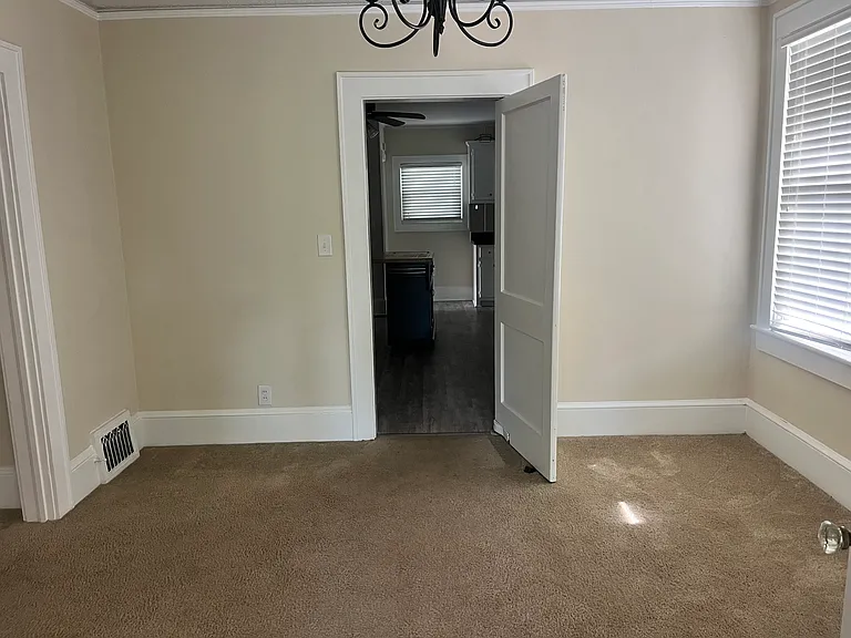 404 Croft St #404 — Photo 8