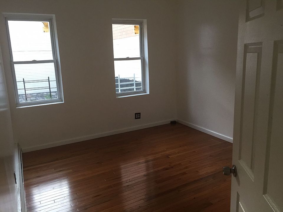 1st image of 813 Courtlandt Ave Unit 2
