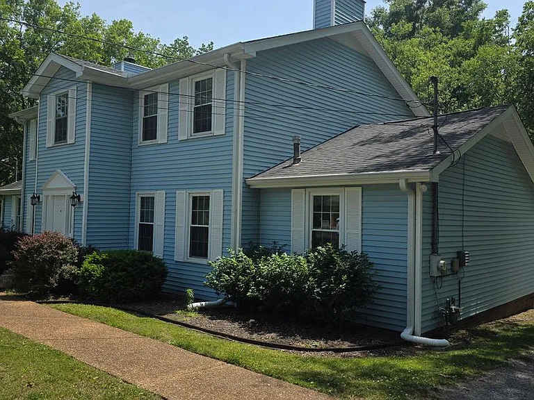 104 Twin Oaks Ct #B — Photo 3