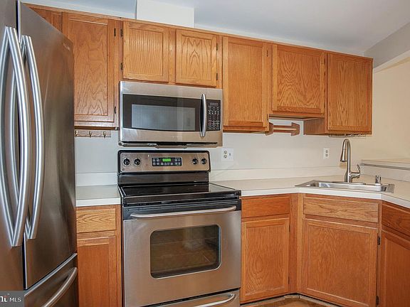 3rd image of 5903 Dungeness Ln